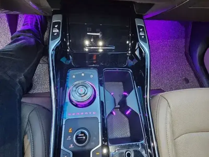 2025 Kia Sorento с пробегом 5 446 км