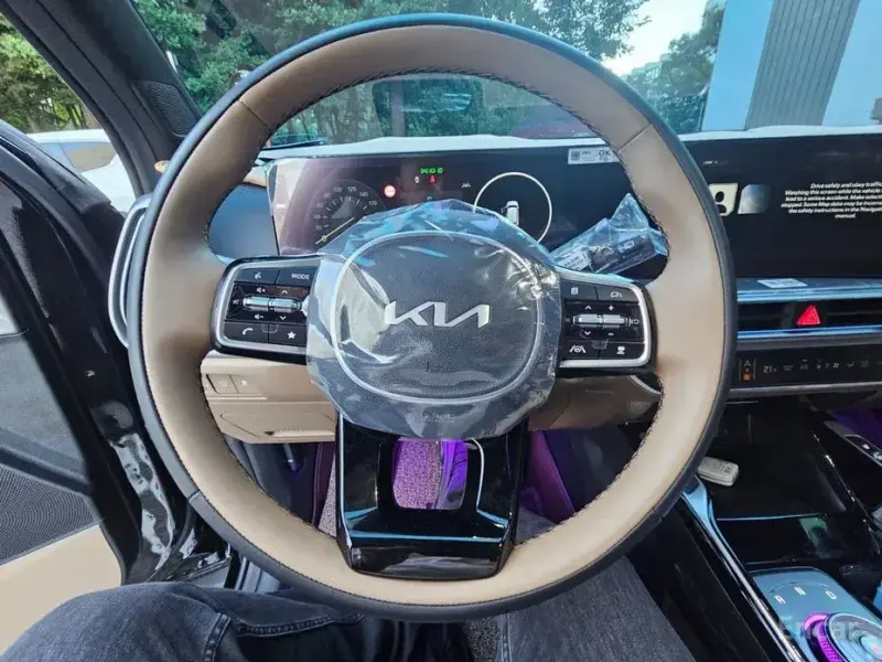 2025 Kia Sorento с пробегом 5 446 км