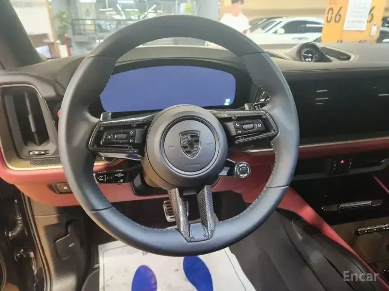 2025 Porsche Cayenne с пробегом 2 000 км