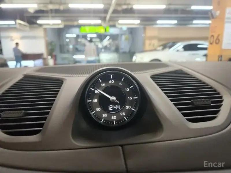 2025 Porsche Cayenne с пробегом 2 000 км