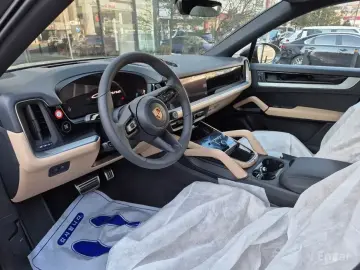 2025 Porsche Cayenne с пробегом 12 000 км