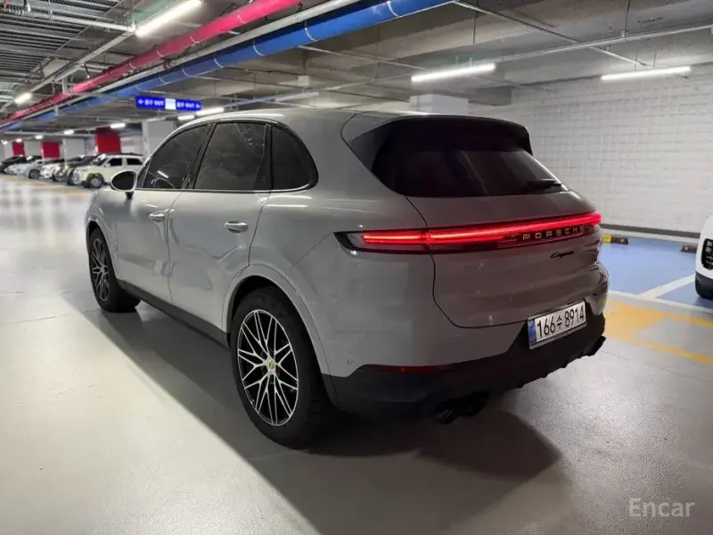 2025 Porsche Cayenne с пробегом 9 400 км