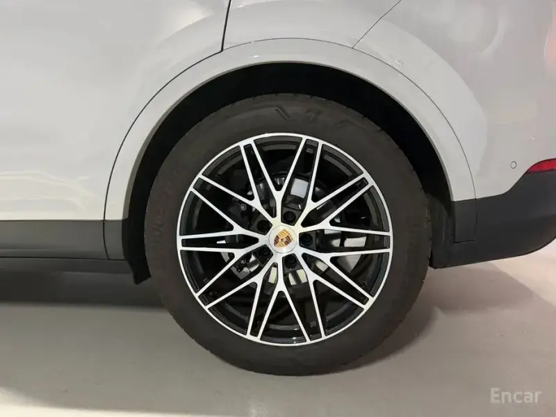 2025 Porsche Cayenne с пробегом 9 400 км