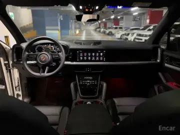 2025 Porsche Cayenne с пробегом 9 400 км