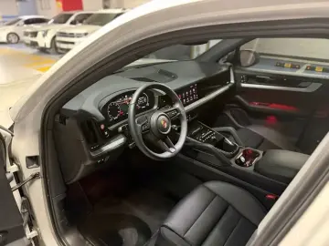 2025 Porsche Cayenne с пробегом 9 400 км