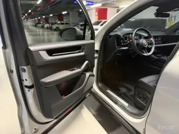 2025 Porsche Cayenne с пробегом 9 400 км