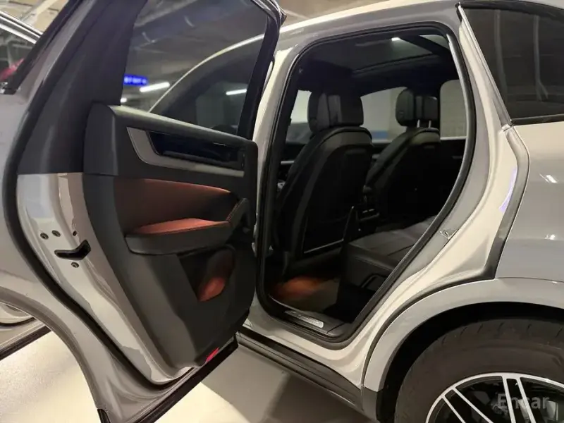 2025 Porsche Cayenne с пробегом 9 400 км