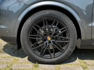 2024 Porsche Cayenne с пробегом 12 500 км