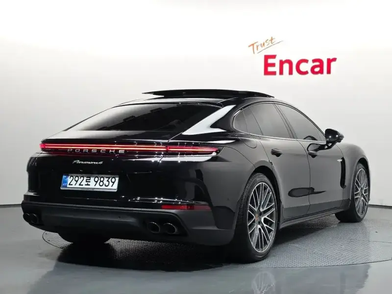 2025 Porsche Panamera с пробегом 5 356 км