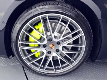 2025 Porsche Panamera с пробегом 5 356 км