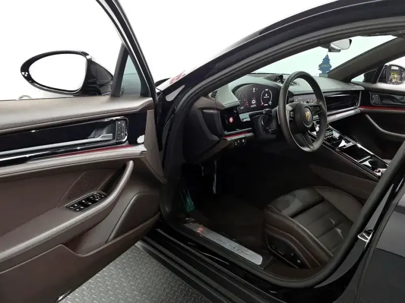 2025 Porsche Panamera с пробегом 5 356 км