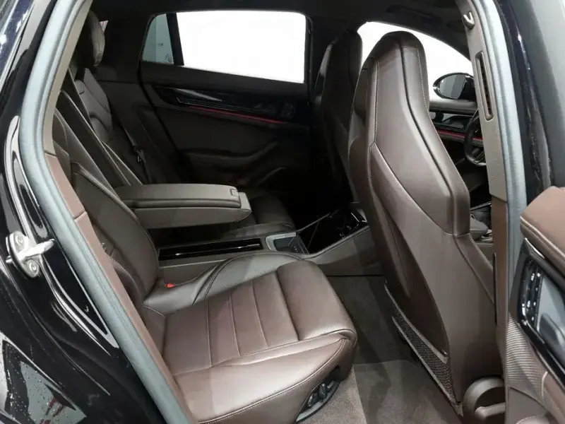 2025 Porsche Panamera с пробегом 5 356 км