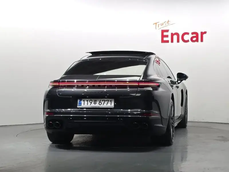 2025 Porsche Panamera с пробегом 2 854 км