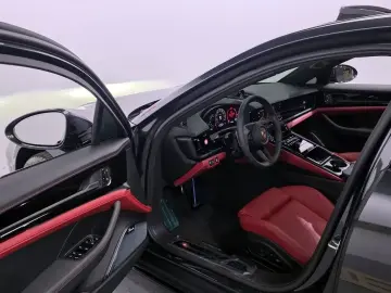 2025 Porsche Panamera с пробегом 2 854 км