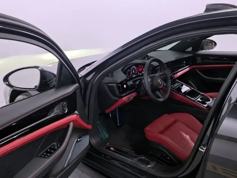 2025 Porsche Panamera с пробегом 2 854 км