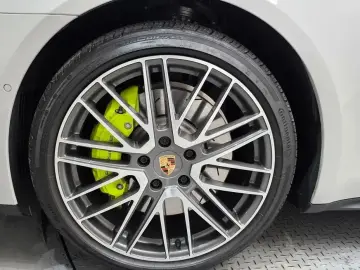 2024 Porsche Panamera с пробегом 12 542 км