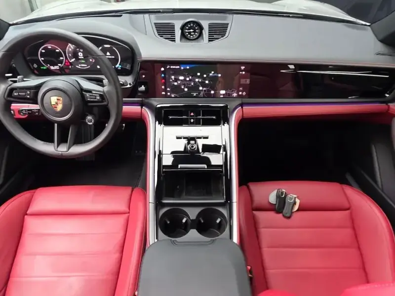 2024 Porsche Panamera с пробегом 12 542 км