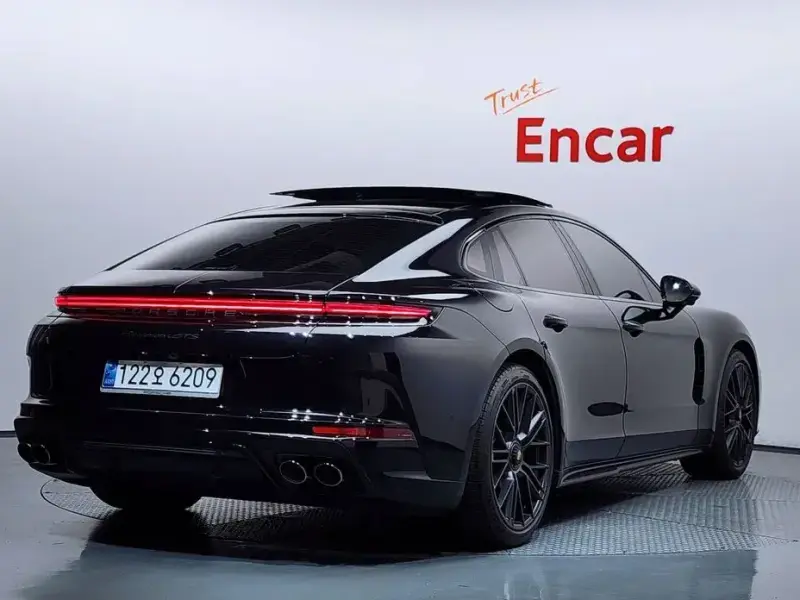 2025 Porsche Panamera с пробегом 19 633 км