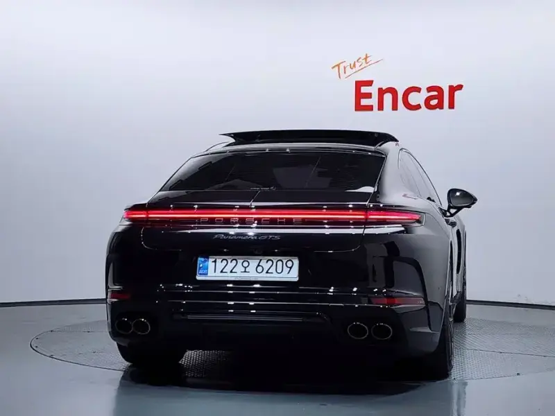 2025 Porsche Panamera с пробегом 19 633 км
