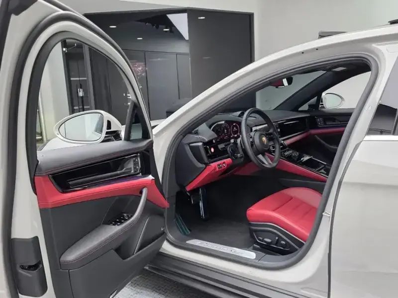 2024 Porsche Panamera с пробегом 12 542 км