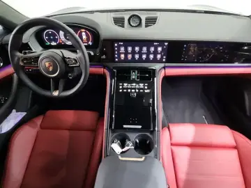 2025 Porsche Panamera с пробегом 19 633 км