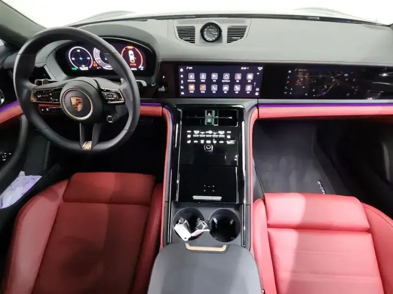 2025 Porsche Panamera с пробегом 19 633 км