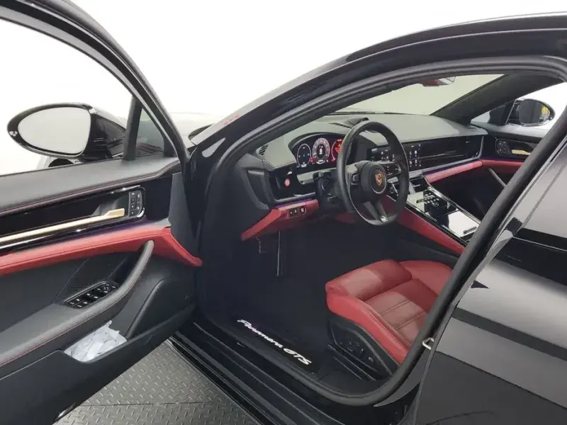 2025 Porsche Panamera с пробегом 19 633 км