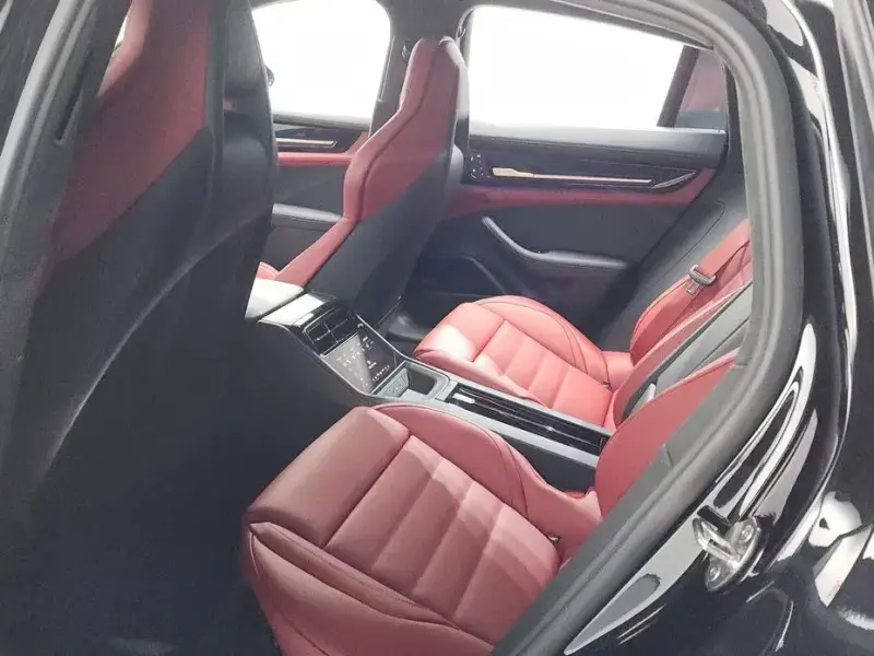2025 Porsche Panamera с пробегом 19 633 км