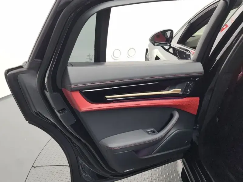 2025 Porsche Panamera с пробегом 19 633 км