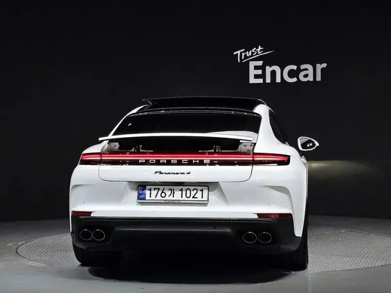 2024 Porsche Panamera с пробегом 12 318 км