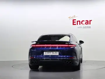 2025 Porsche Panamera с пробегом 1 932 км