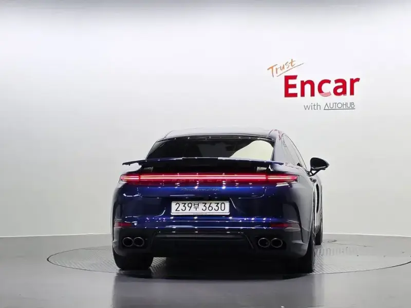 2025 Porsche Panamera с пробегом 1 932 км