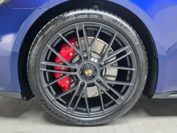 2025 Porsche Panamera с пробегом 1 932 км
