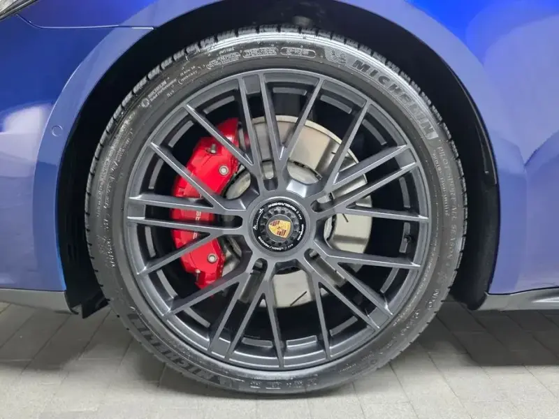 2025 Porsche Panamera с пробегом 1 932 км