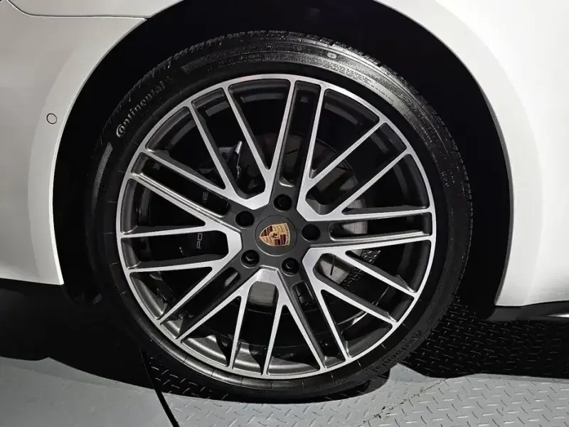 2024 Porsche Panamera с пробегом 12 318 км