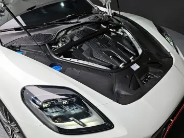 2024 Porsche Panamera с пробегом 12 318 км