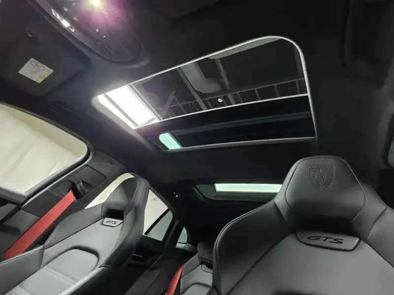 2025 Porsche Panamera с пробегом 1 932 км