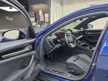 2025 Porsche Panamera с пробегом 1 932 км