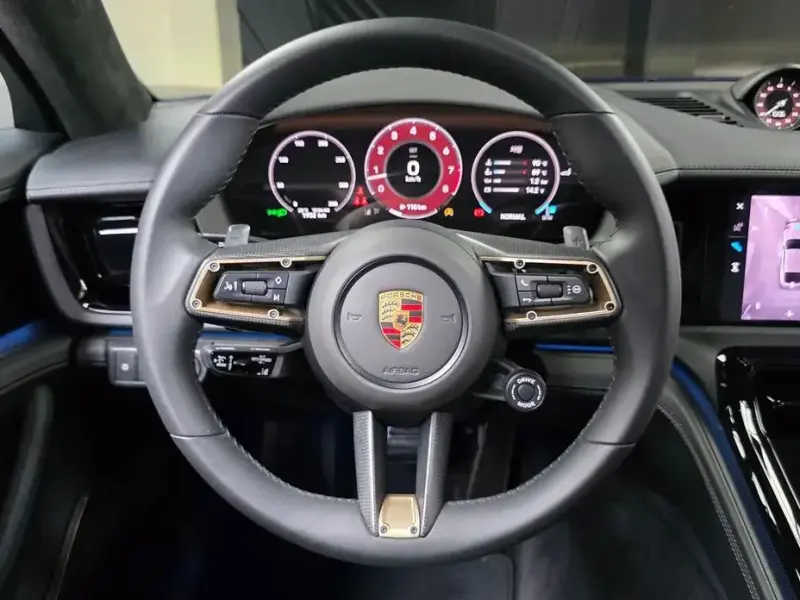 2025 Porsche Panamera с пробегом 1 932 км