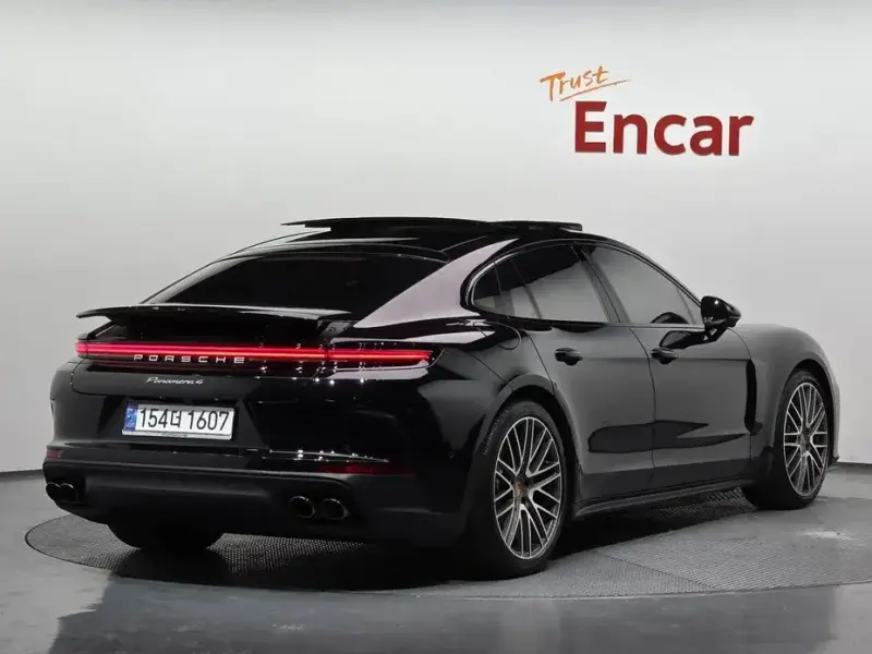 2025 Porsche Panamera с пробегом 4 488 км