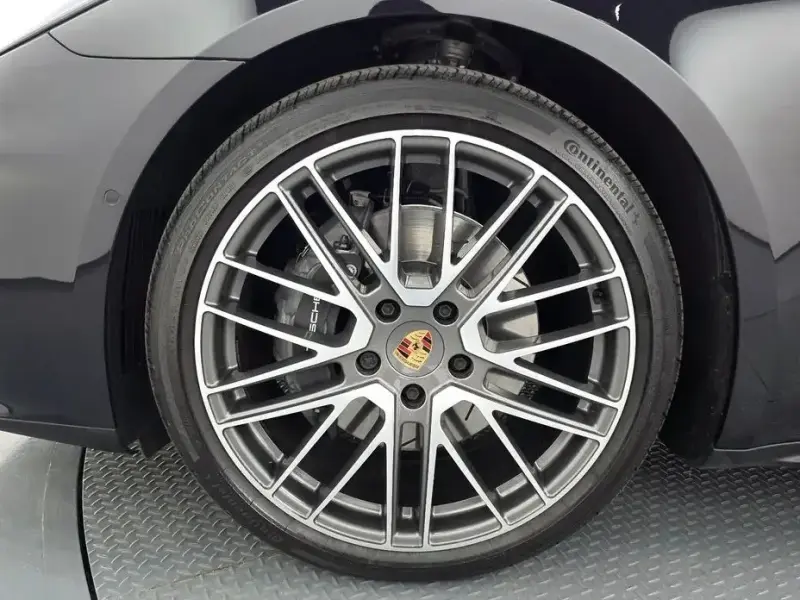 2025 Porsche Panamera с пробегом 4 488 км