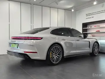 2025 Porsche Panamera с пробегом 7 927 км