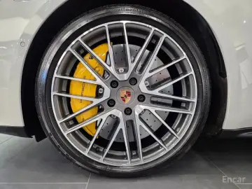 2025 Porsche Panamera с пробегом 7 927 км