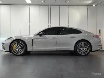 2025 Porsche Panamera с пробегом 7 927 км