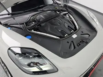 2024 Porsche Panamera с пробегом 2 011 км