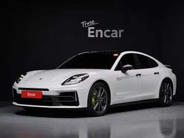 2025 Porsche Panamera с пробегом 12 033 км