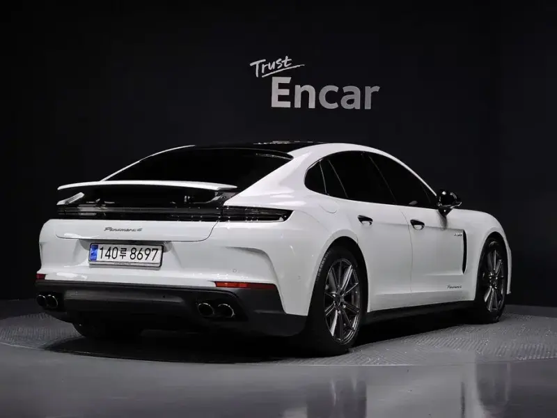 2025 Porsche Panamera с пробегом 12 033 км