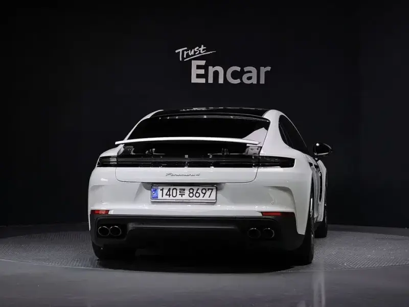2025 Porsche Panamera с пробегом 12 033 км