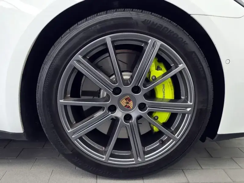 2025 Porsche Panamera с пробегом 12 033 км