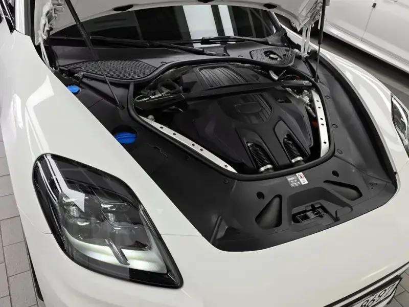 2025 Porsche Panamera с пробегом 12 033 км